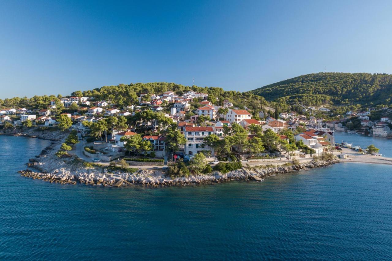 Apartments By The Sea Stomorska, Solta - 5190 ภายนอก รูปภาพ