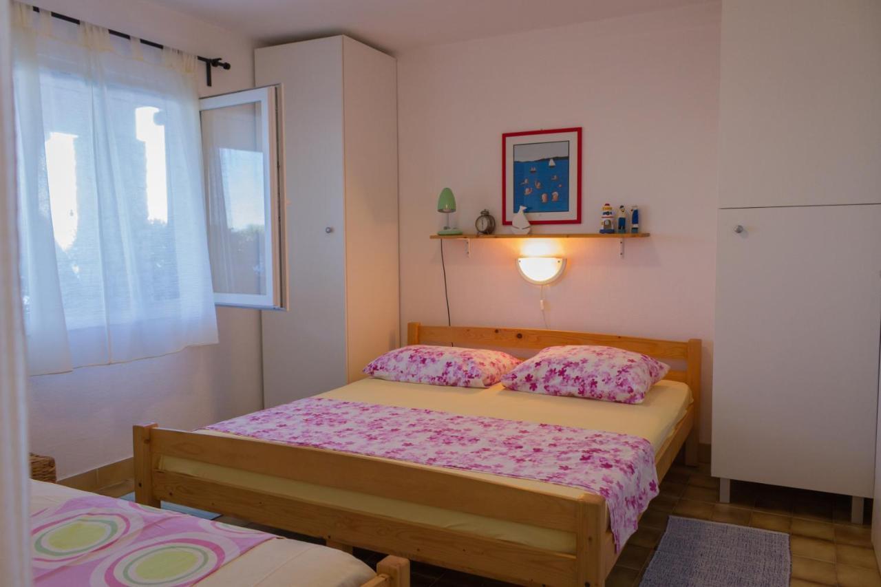 Apartments By The Sea Stomorska, Solta - 5190 ภายนอก รูปภาพ